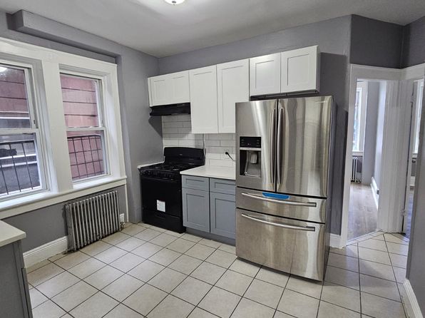 269 Spring St APT 3