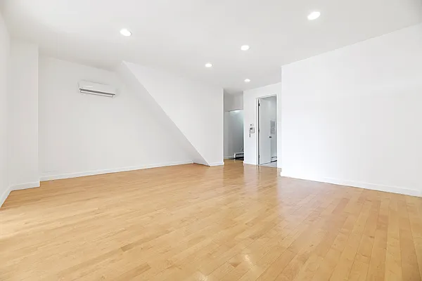 Rented by REAL New York | media 2