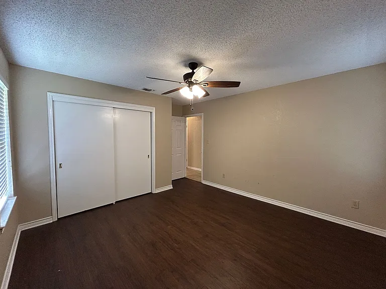 1642 W County Line Rd — Photo 26