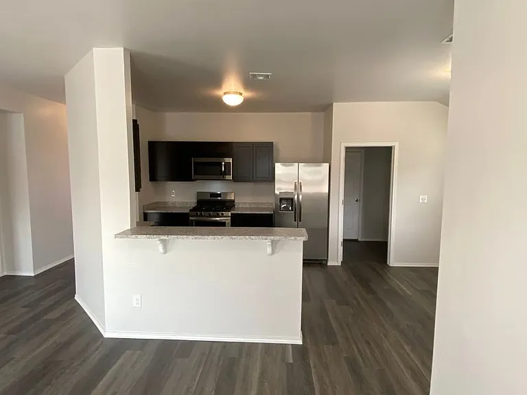 2027 Taylor St — Photo 8