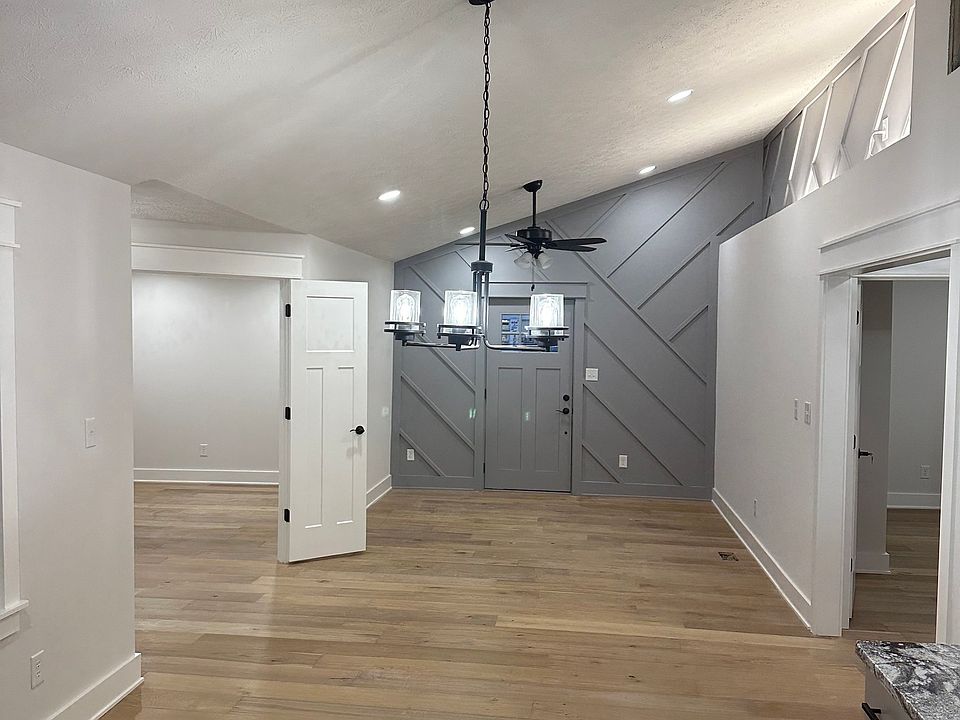 2nd image of 3003 Villa Ave