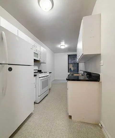 50 E 21st St #1 — Photo 11