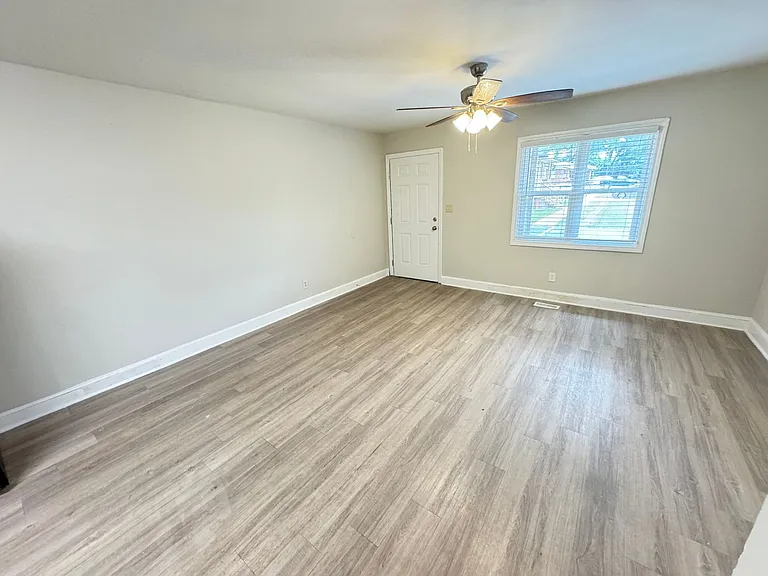 1404 Oakwood Ave — Photo 10
