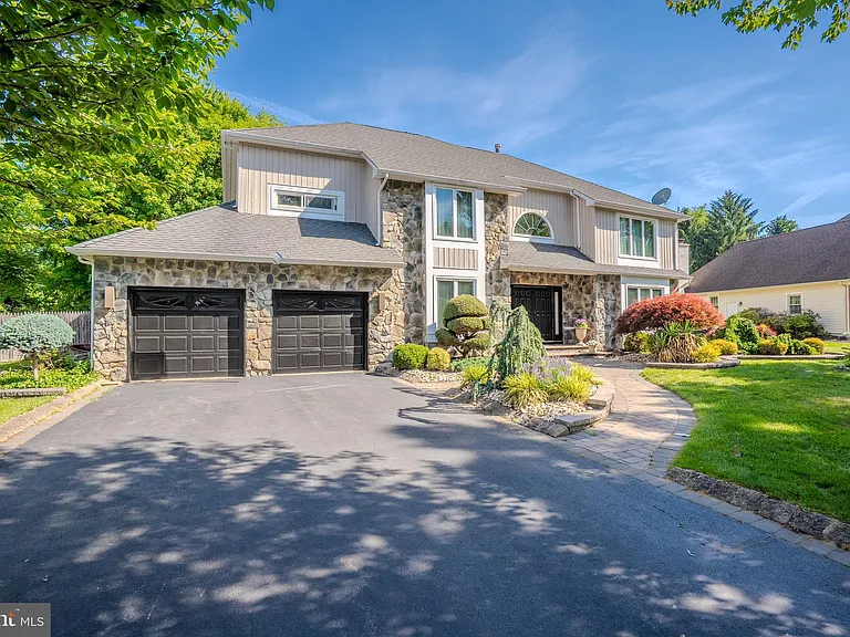 61 Amherst Way — Photo 4