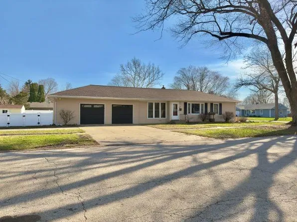 1311 Theodore St, Loves Park, IL 61111