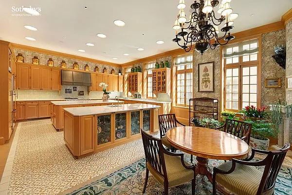 Sold by Sotheby's International Realty | media 16