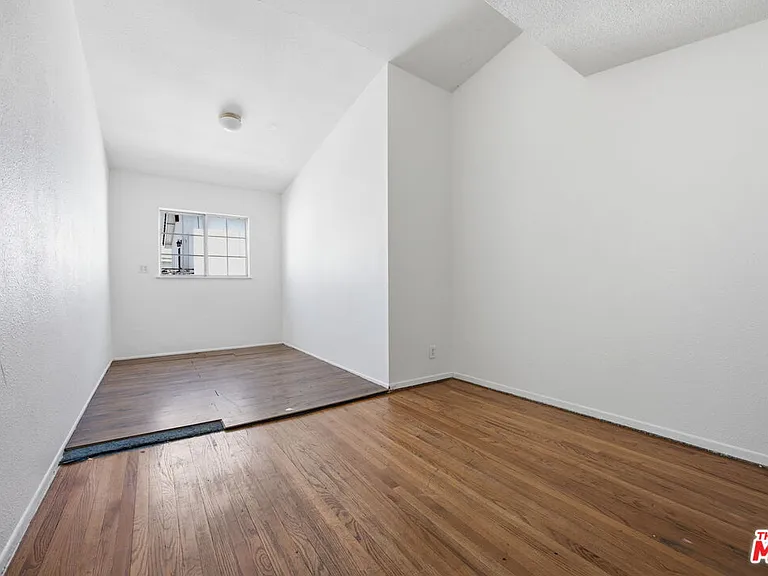 4841 W 18th St — Photo 14