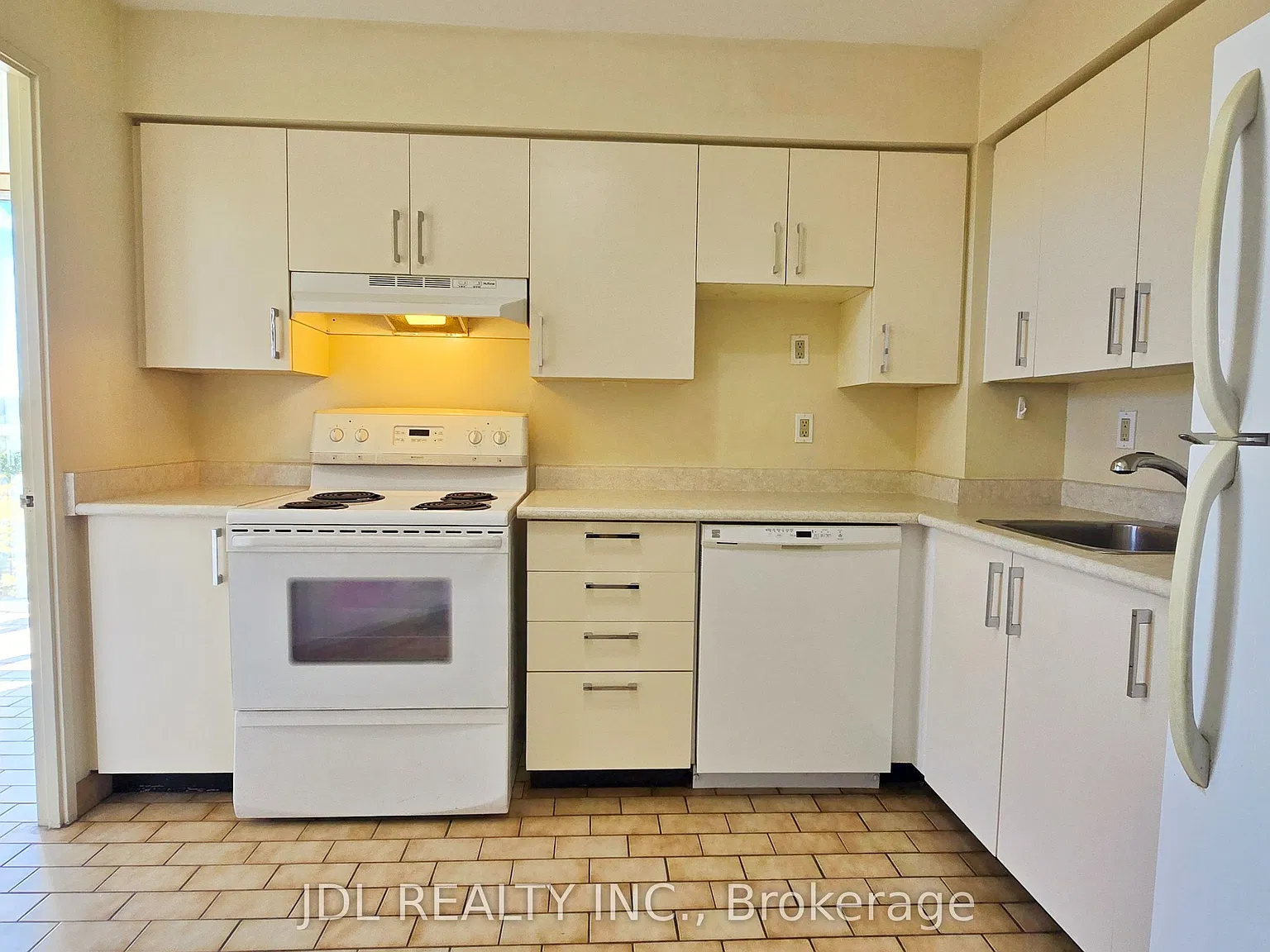 2 bed, $2,800 — Photo 4