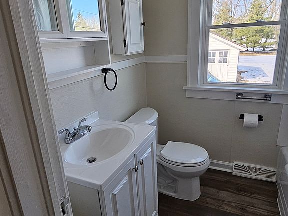 3rd image of 1778 Ewart Dr