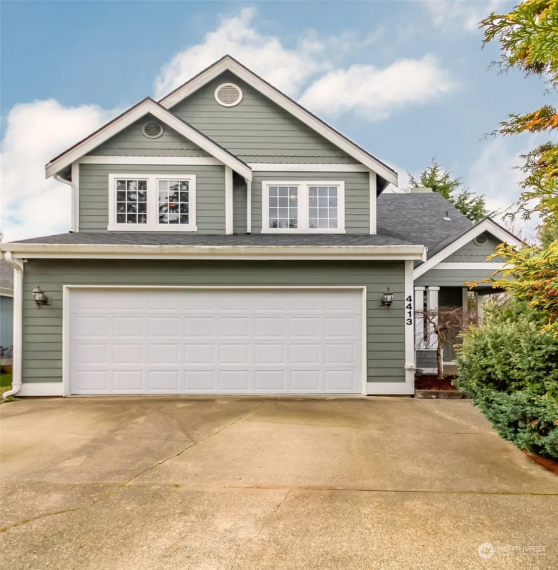 4413 Avonlea Drive SE photo 1