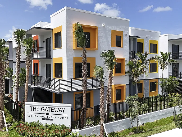 Gateway Luxury Apartments — Photo 35