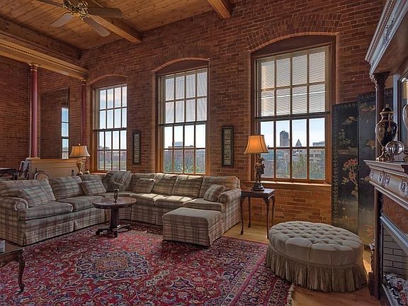 Wonderful corner unit has tons of windows with amazing city views!