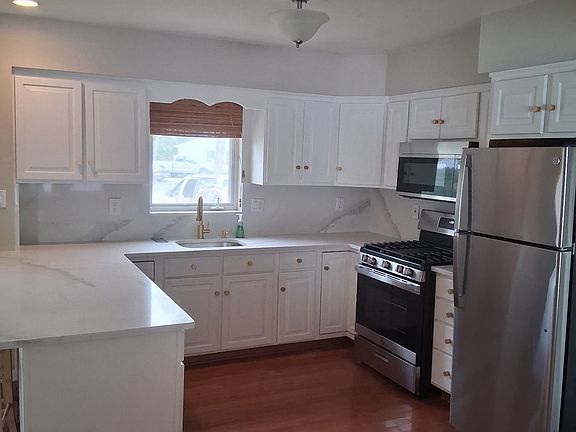 4th image of 9 Piegan Ln
