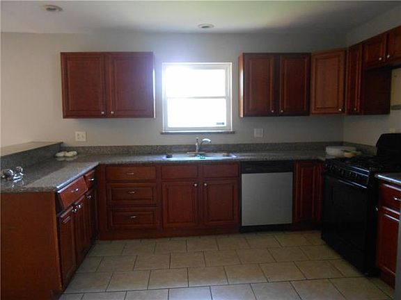 4th image of 3563 Somerset Dr