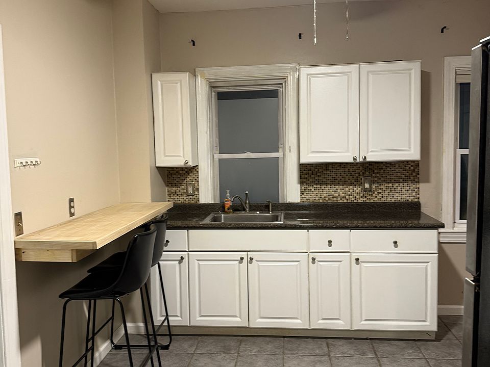 1st image of 391 Academy Ave APT 1