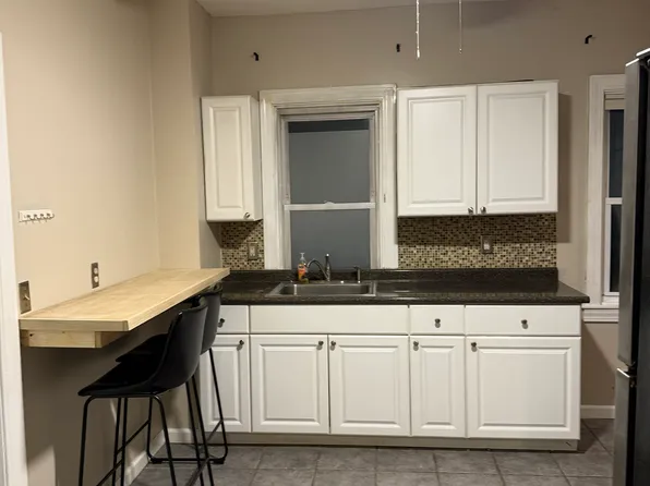 391 Academy Ave APT 1, Providence, RI 02908