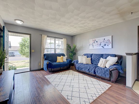 4th image of 847 Fieldcrest Dr