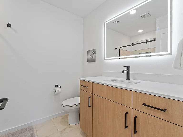 Horizon Line Dr — Photo 21