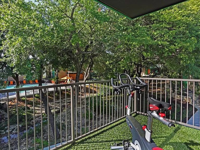 Verde Apartments — Photo 18