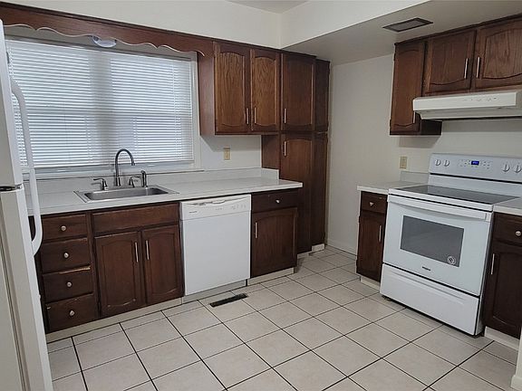 5th image of 719 W 21st St