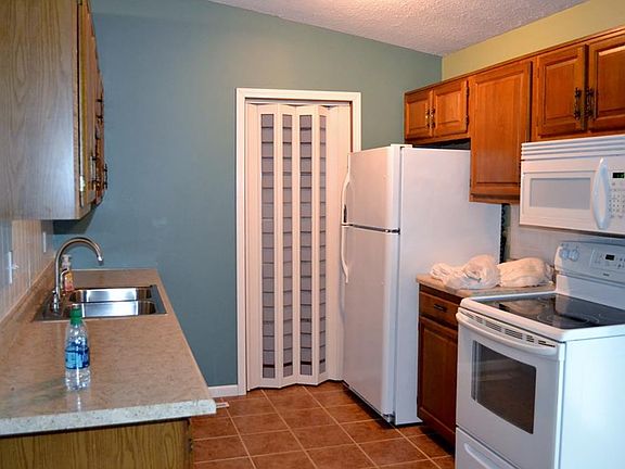 5th image of 3670 Pleasant Lake Dr