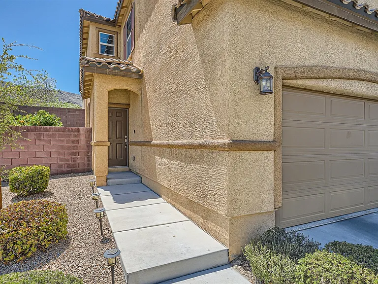 3811 Total Eclipse St — Photo 3