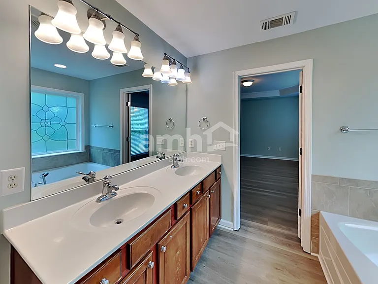 811 Greenwood Xing — Photo 11