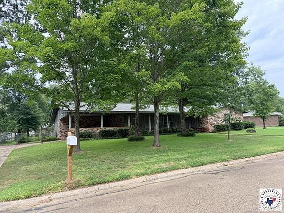 2nd image of 14 Regency Dr