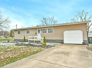 2401 Stewart Dr NW, Warren, OH 44485