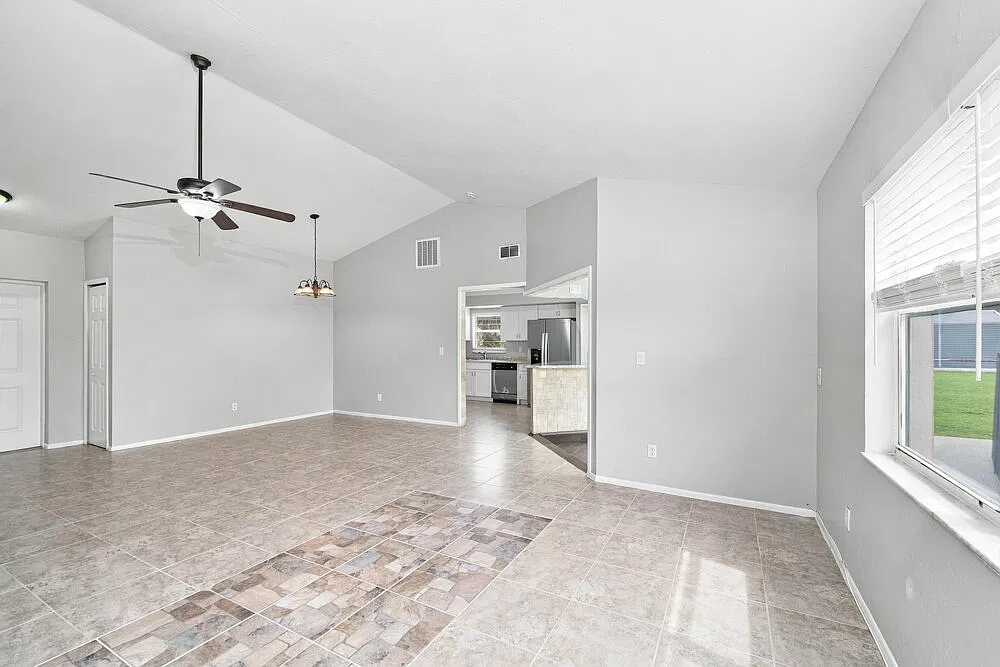 3 bed, 2.0 bath, 1443 sqft, $2,190 — Photo 4