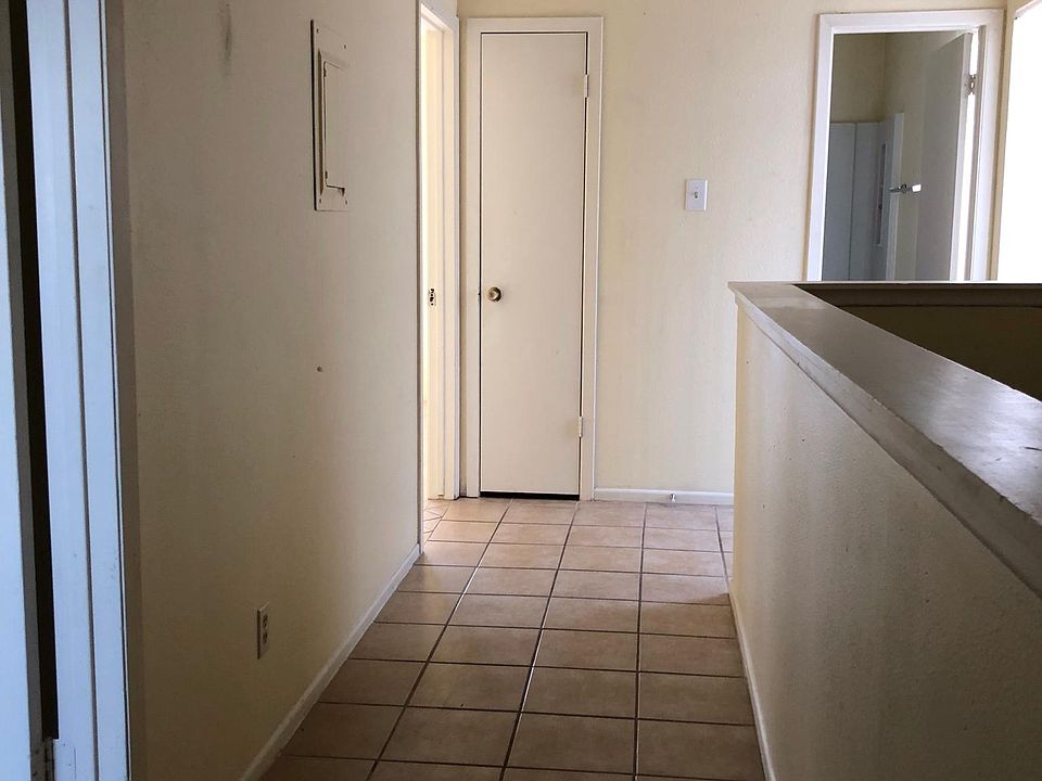 1st image of 2322 Capitan Dr APT A