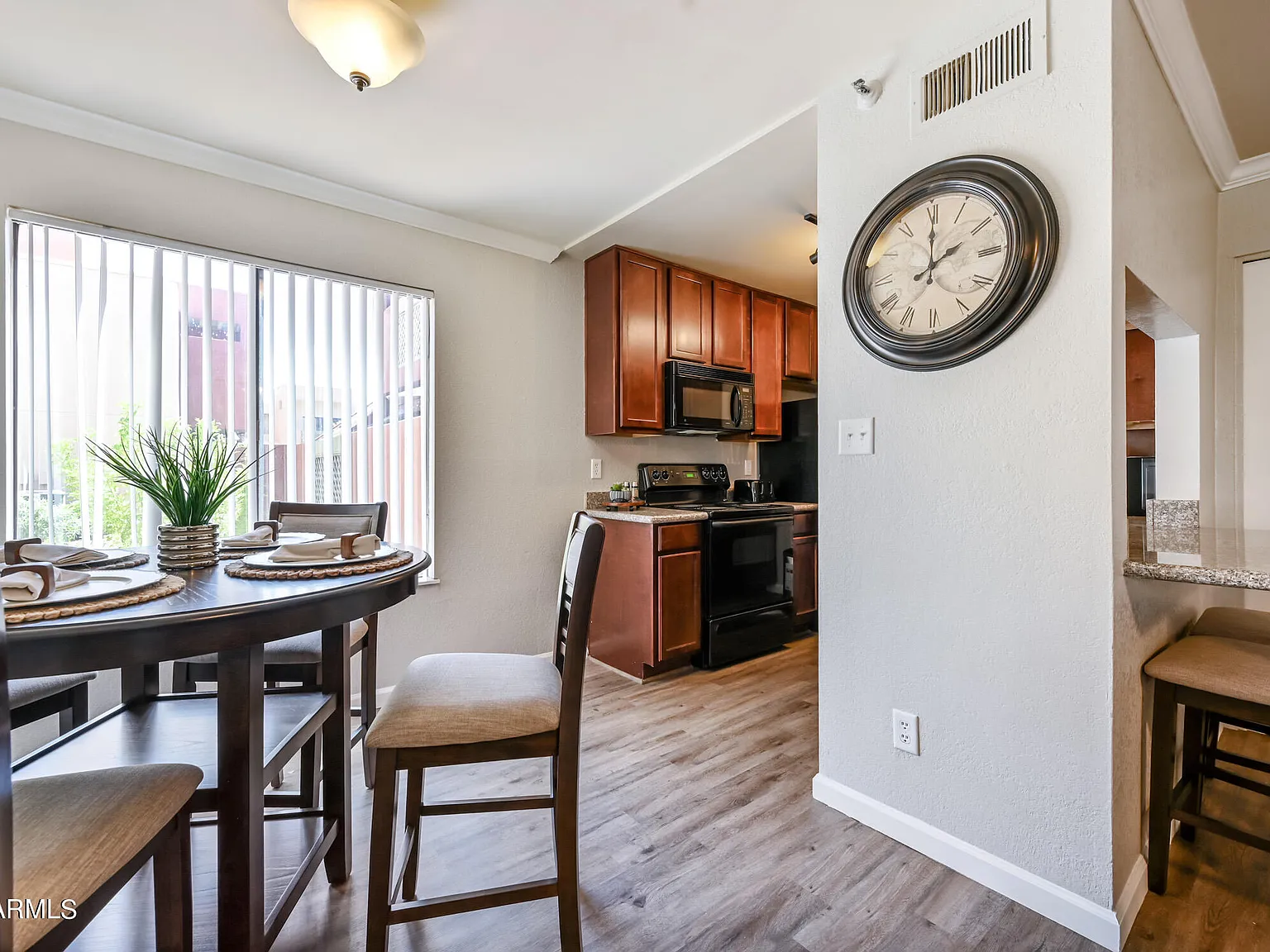 1 bed, 1.0 bath, 725 sqft, $1,900 — Photo 3