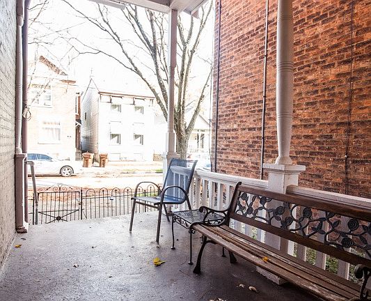 4th image of 1517 Woodburn Ave