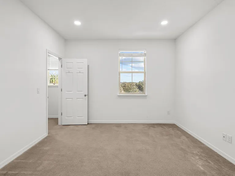 14978 Fells Ln #14978 — Photo 32