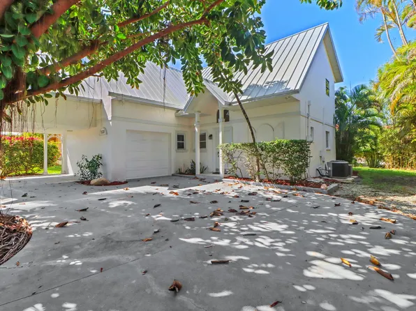 1120 Sandpiper St, Naples, FL 34102