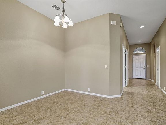 2nd image of 2821 Thorncreek Ln