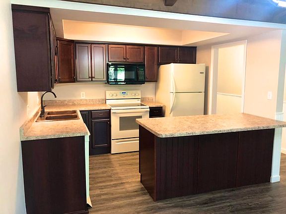 4th image of 2100 Country Club Dr Unit 3