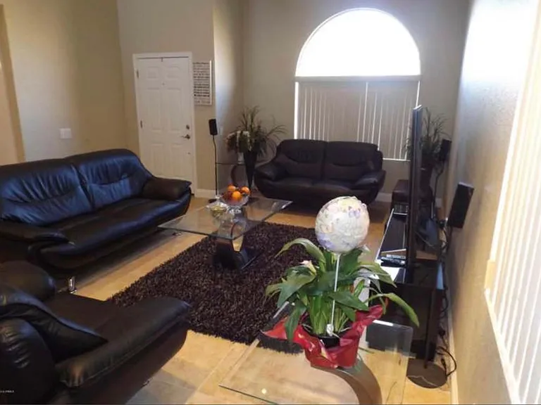 3211 E Behrend Dr — Photo 8