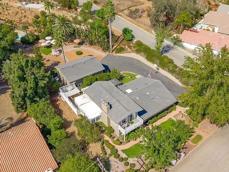 2039 Lemon Ave — Photo 4