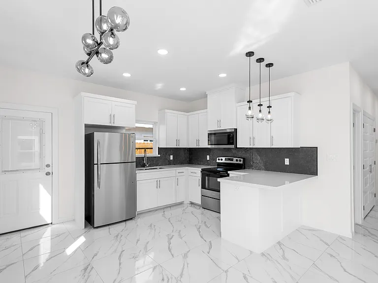 504 N Emerald Ave #2 — Photo 3