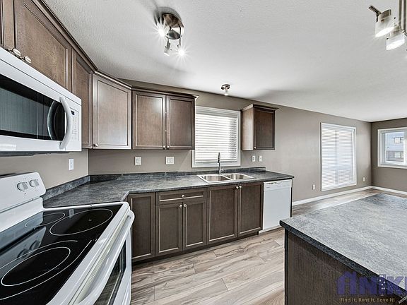 5th image of 5105 Willis Cres #110