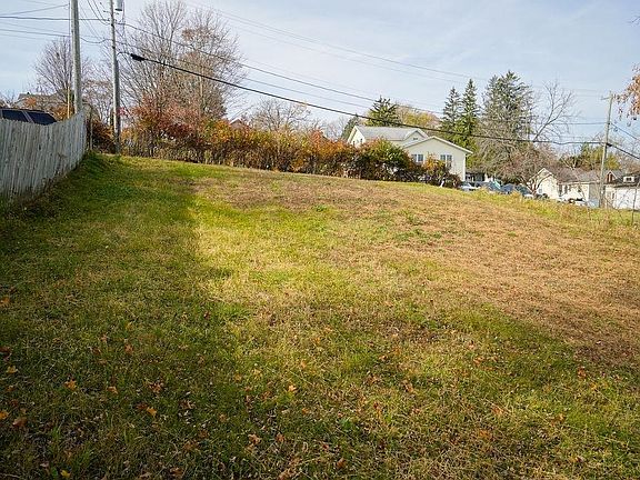 4th image of 205 2nd Main St
