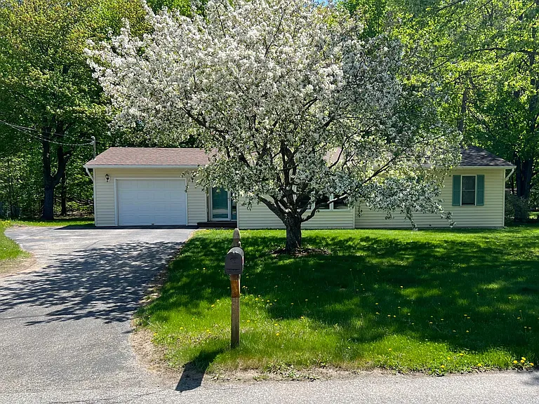 356 Shady Ln — Photo 2