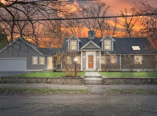 84 Craftsland Rd, Chestnut Hill, MA 02467