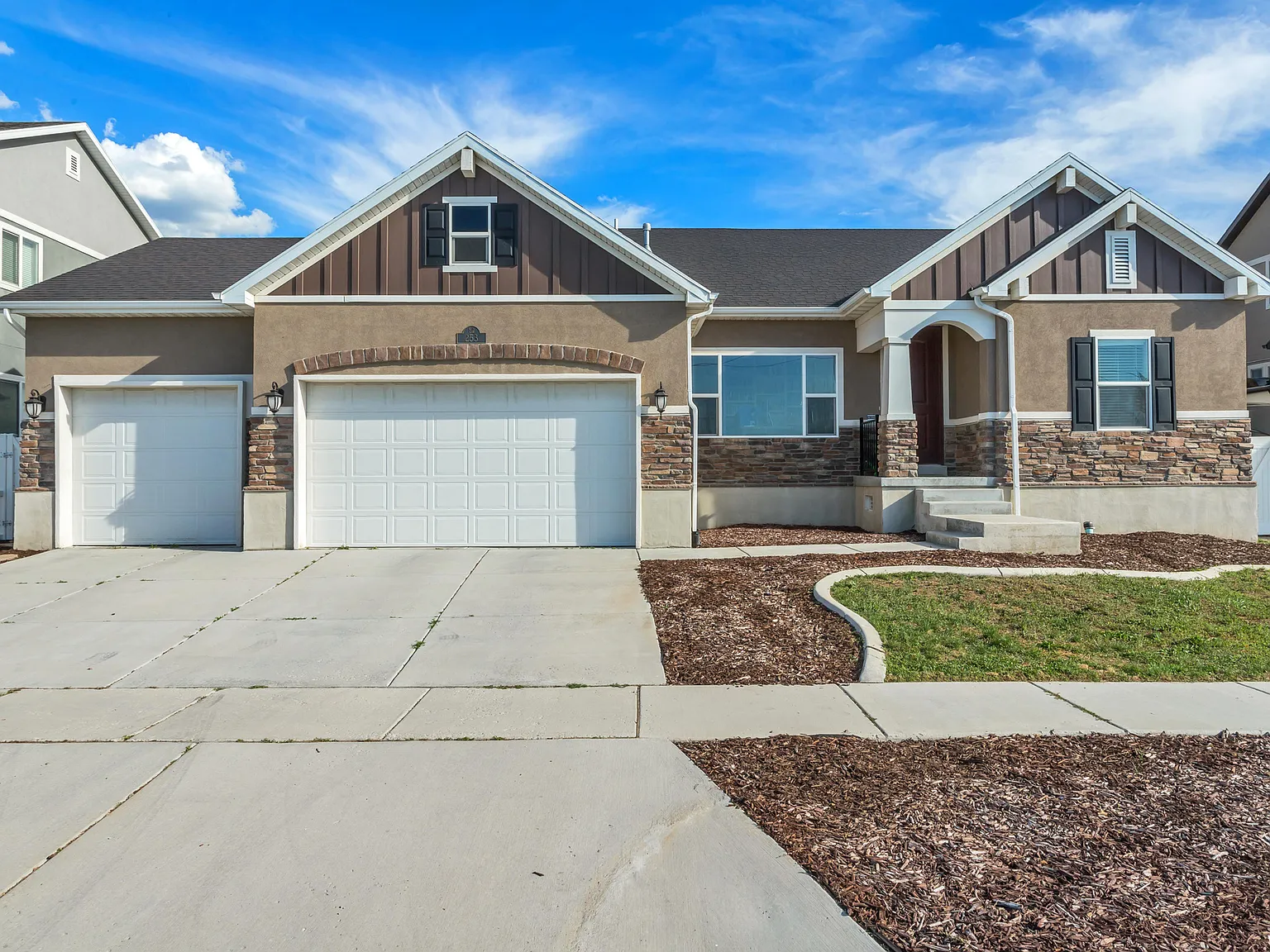3 bed, 2.5 bath, 2040 sqft, $2,500 — Photo 2
