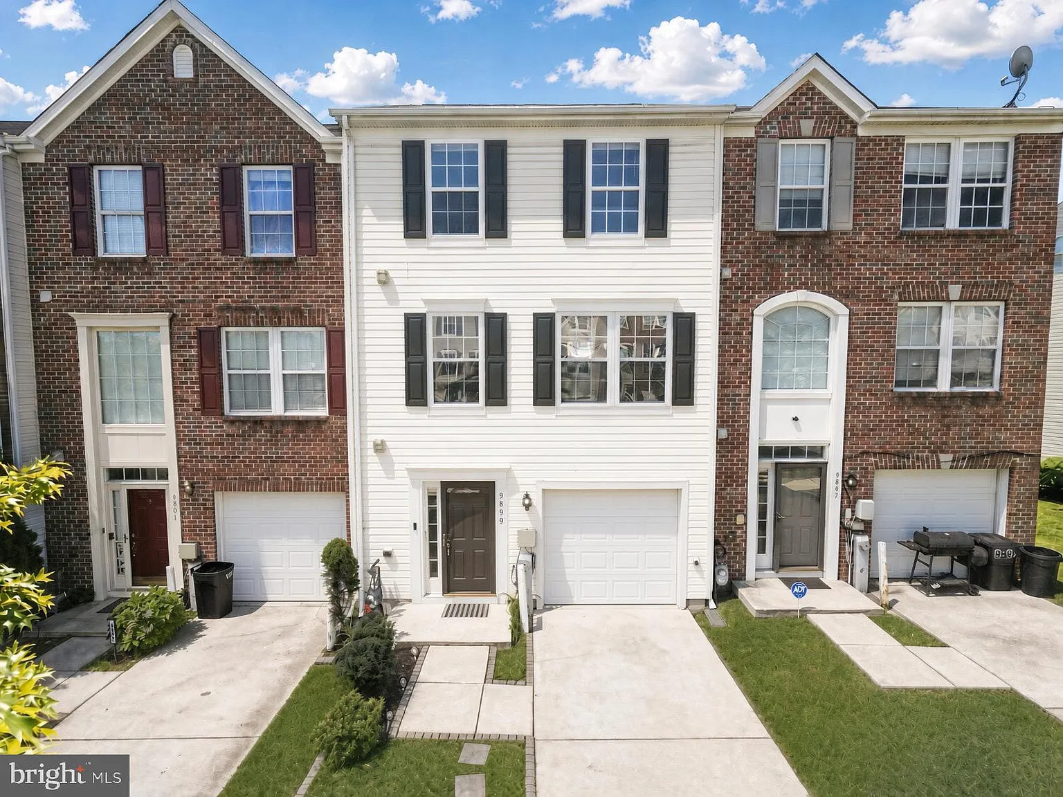3 bed, 2.0 bath, 1840 sqft, $2,700 — Photo 2
