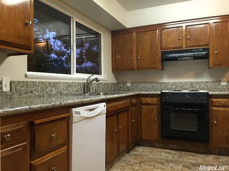 1st image of 2420 Oxford Way APT 14