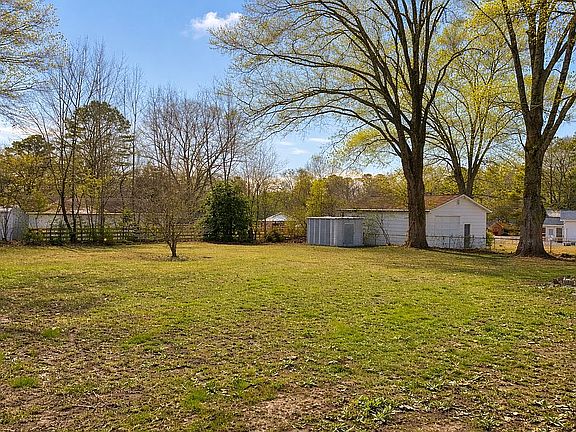 4th image of 127 W John Hand Rd