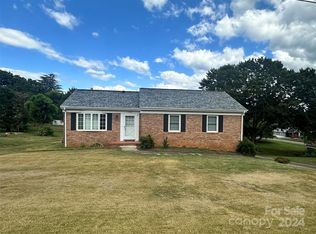 1335 21st St SW, Hickory, NC 28602