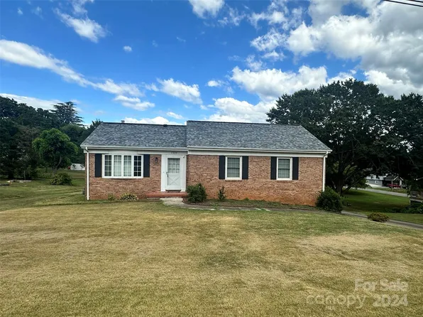 1335 21st St SW, Hickory, NC 28602